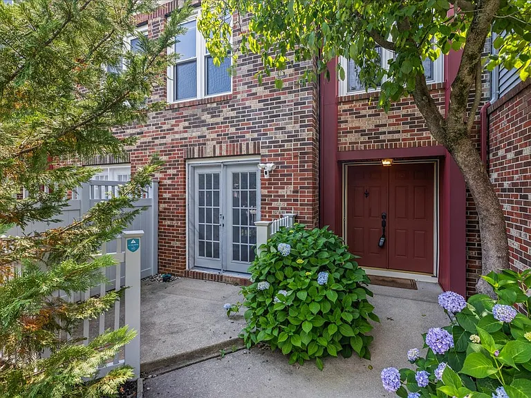 1314 Chanticleer Cherry — Photo 2