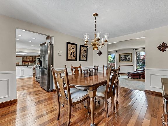 3rd image of 184 Wayside Dr