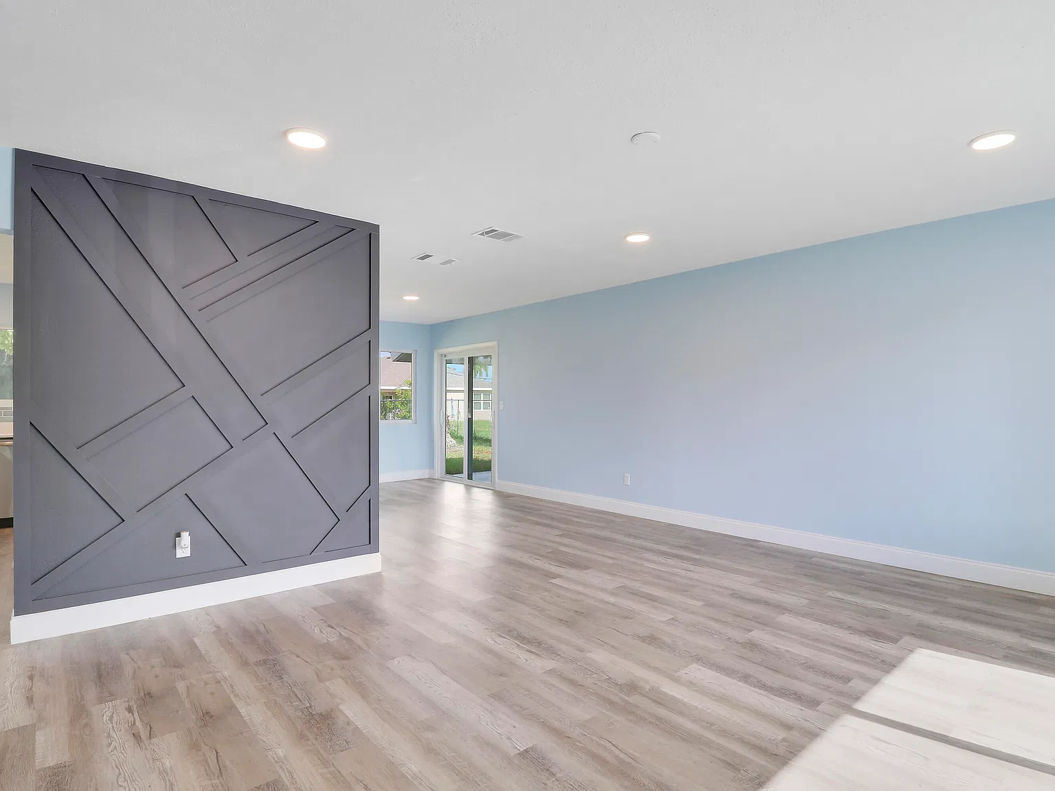 3 bed, 1100 sqft, $2,300 — Photo 4