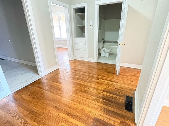 5th image of 705 Warford St #1/2