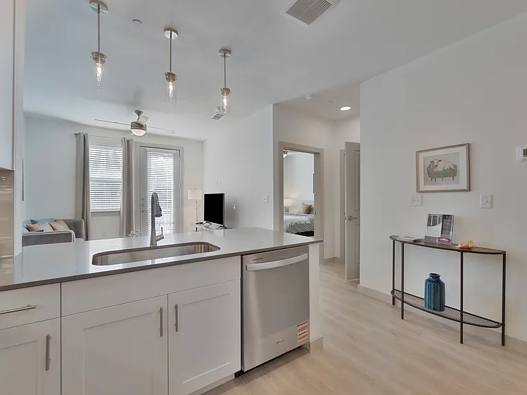 Bluffview Apartments — Photo 7