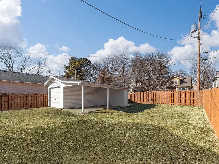 523 E Delmar St — Photo 22