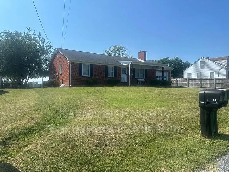 3 bed, 1.5 bath, 1253 sqft, $1,700 — Photo 4
