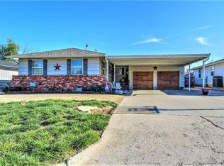 18 Glenda Dr, Yukon, OK 73099
