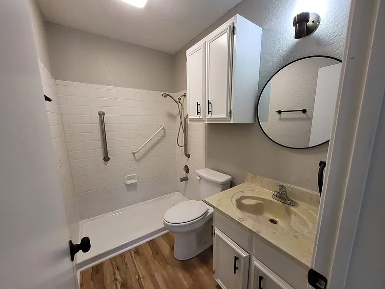 1051 Country Club Dr #19 — Photo 7