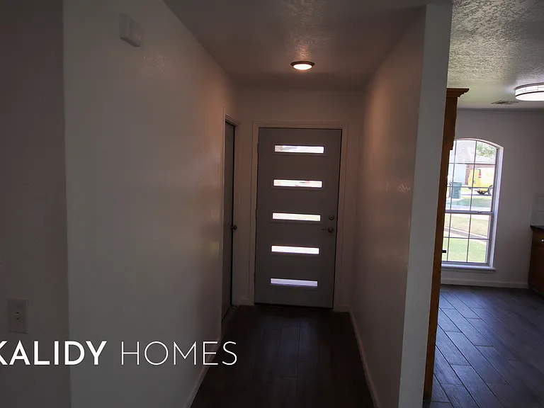1400 Buena Vista Cir — Photo 24