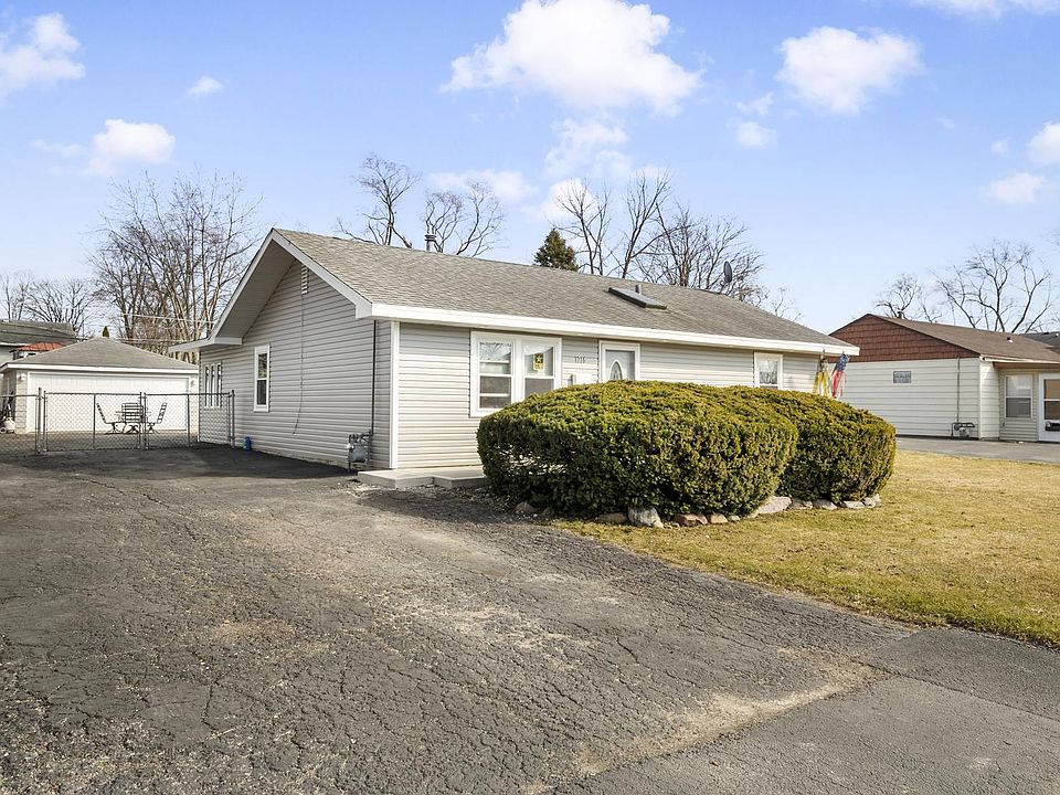 1st image of 1716 Hosmer Ln