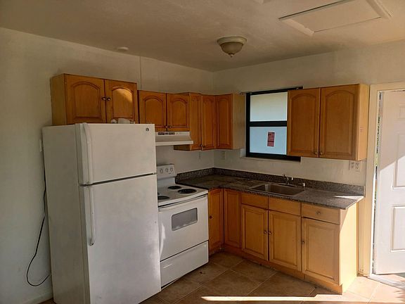 3rd image of 465 NE 139 Street