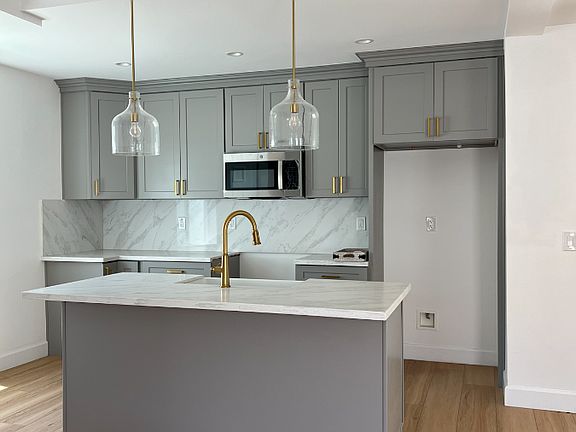 4th image of 9001 S Van Ness Ave #1/2
