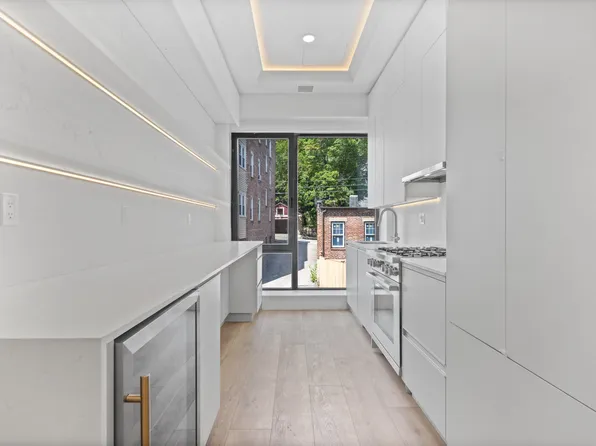 676 Washington St #1, Brookline, MA 02446