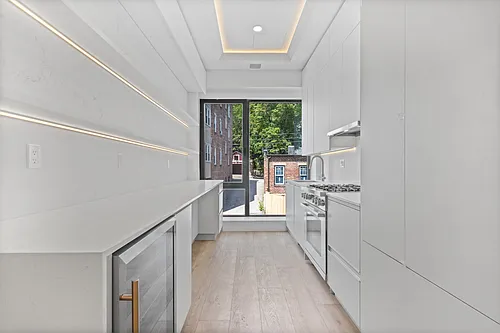 676 Washington St #1 Photo 1