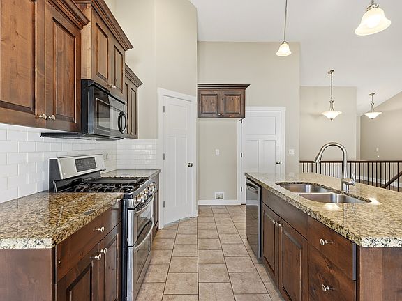 4th image of 265 W 125 N