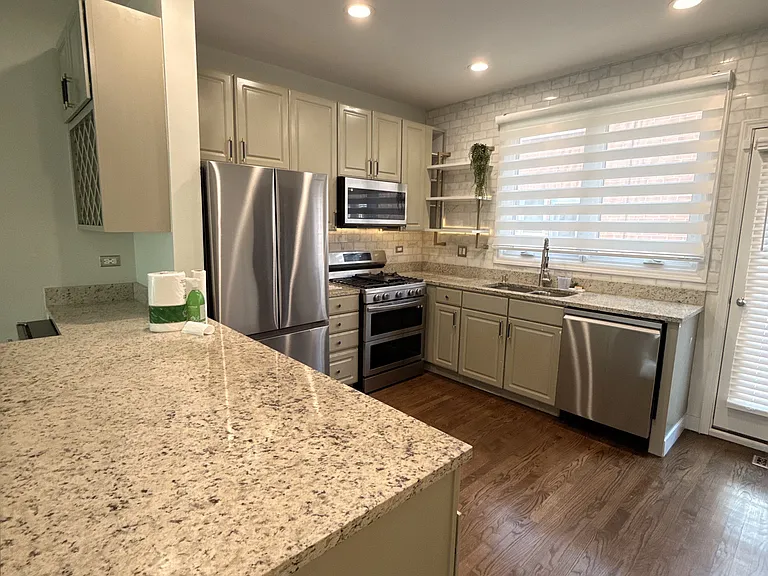 1835 W Oakdale Ave #C — Photo 12