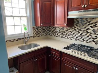 49 Manor Rd FLOOR 2, Valley Stream, NY 11580