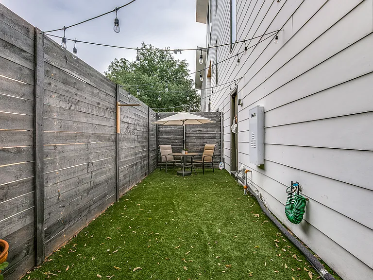 1839 Summit Ave #3 — Photo 24