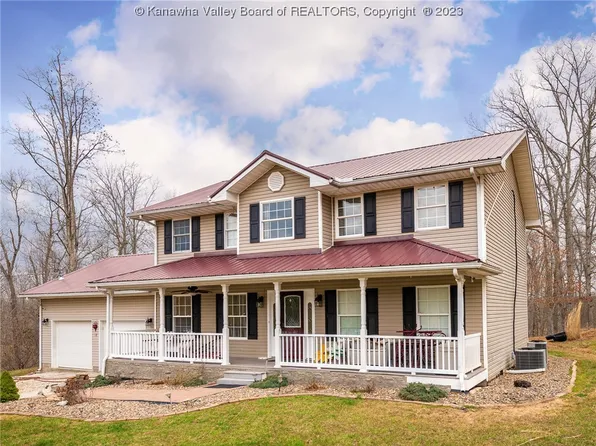 306 Ridgeview Dr, Milton, WV 25541