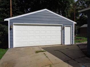 1104 S Gary Dr, Sioux Falls, SD 57103