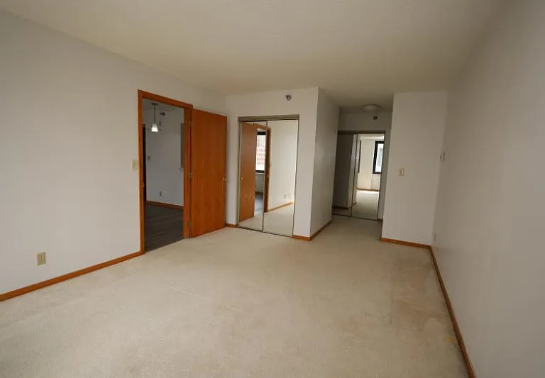 220 Broadway Ave S #911 — Photo 15