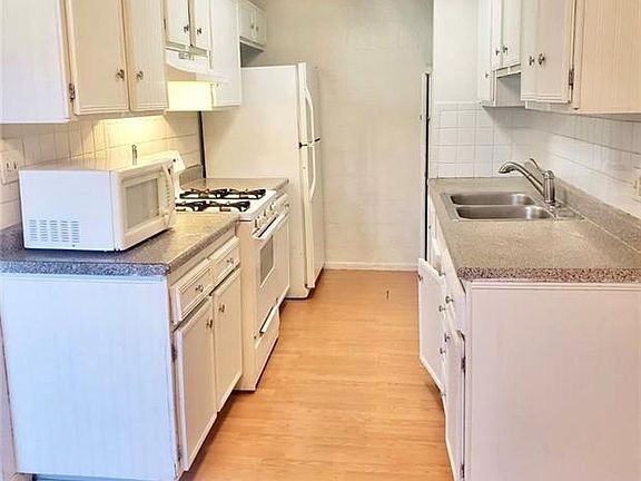 3rd image of 3418 Villa Way #3418