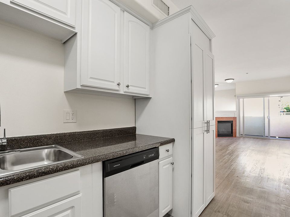Full-Size Kitchen