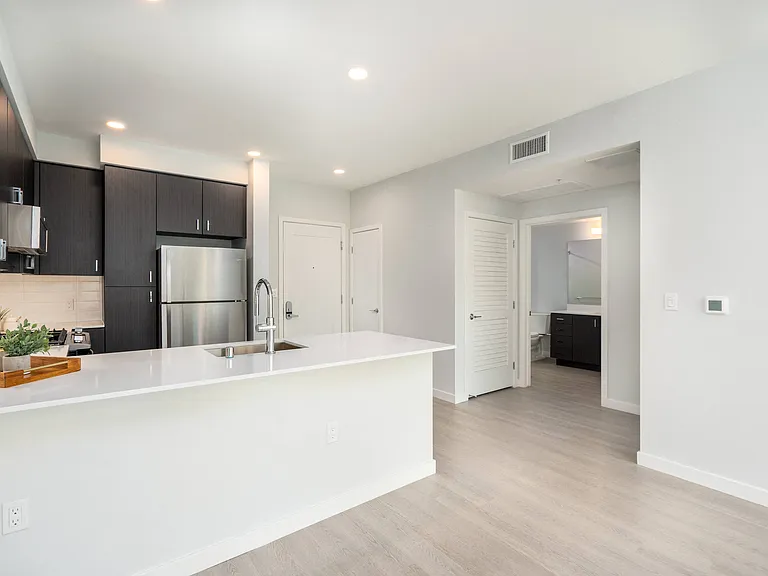 MV Apartments — Photo 11