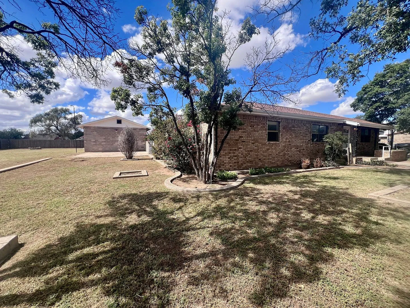Large 3 Bedroom in Slaton — Photo 2
