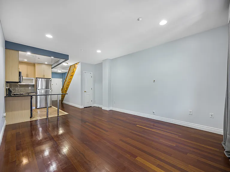 2408 Ocean Ave #9A — Photo 2