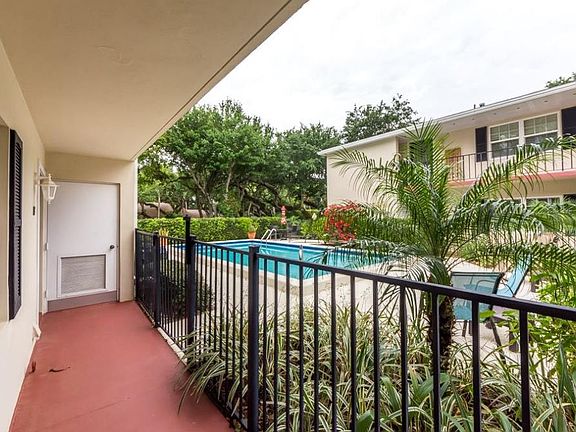 5th image of 800 Coquina Ln