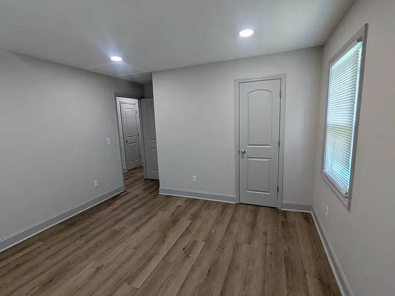 408 Prince Ln — Photo 2
