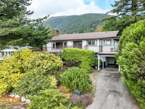 702 Winona Ave, North Vancouver, BC V7R 2B1