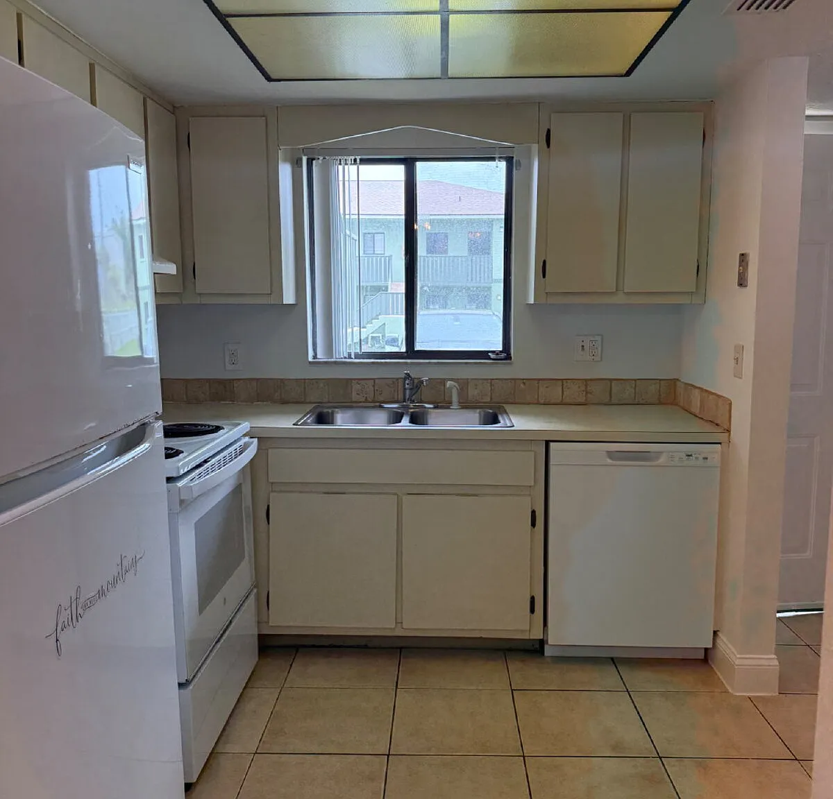 2 bed, 2.0 bath, 952 sqft, $1,300 — Photo 4