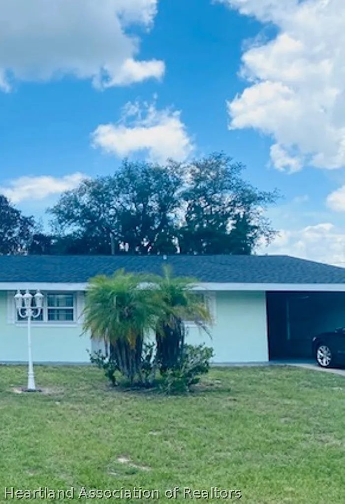 2 bed, 1.0 bath, 816 sqft, $1,250 — Photo 1