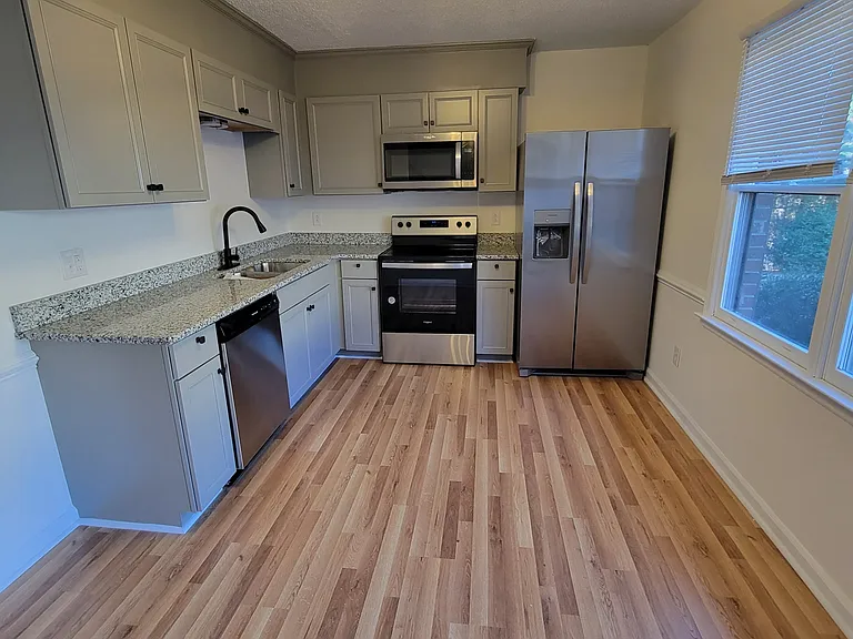 2019 Ball Park Rd #H — Photo 3