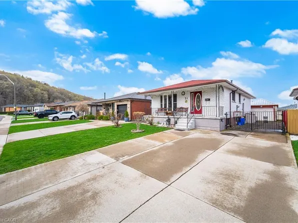 31 Summercrest Dr, Hamilton, ON L8K 6G5
