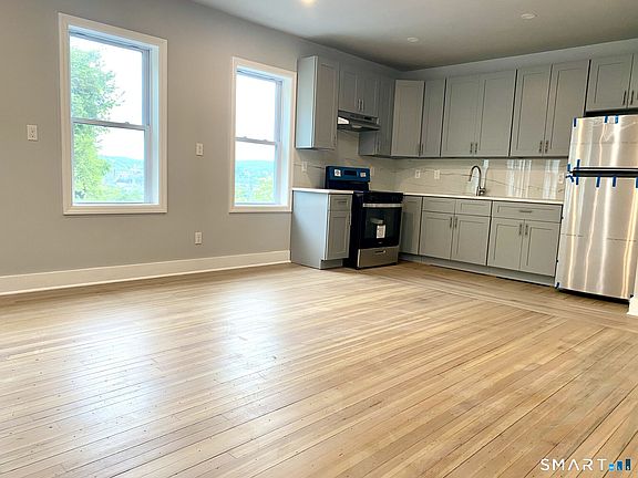 3rd image of 218 Charles St