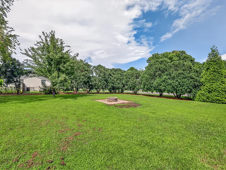2504 Angelyn Dr — Photo 33