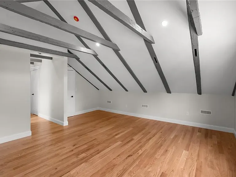 474 Thames St #3 — Photo 10