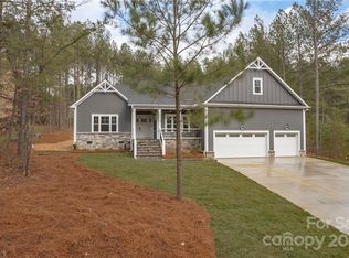 157 Winding Shore Rd, Troutman, NC 28166