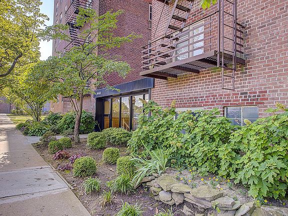 4th image of 144-60 Gravett Rd #4J