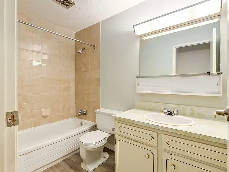42 Campbell Cres SE #102 — Photo 6