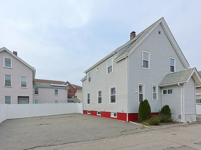 8 Tacoma St — Photo 2