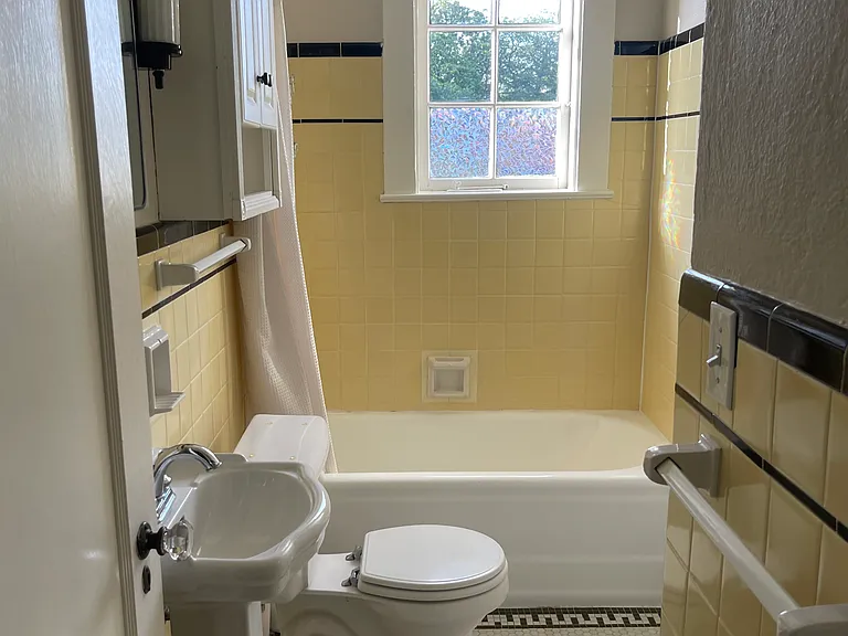 1124 N Spring St — Photo 32