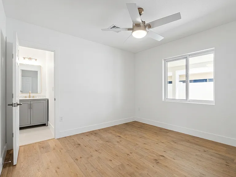 701 W Windsor Ave — Photo 12