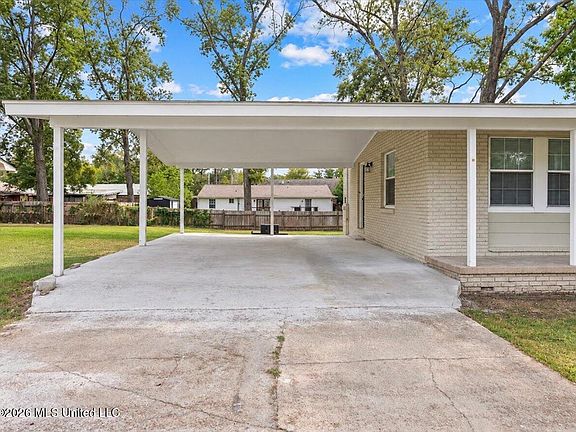 4th image of 3615 Hood Dr