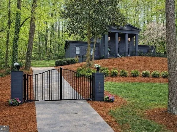 2525 Spalding Dr, Sandy Springs, GA 30350
