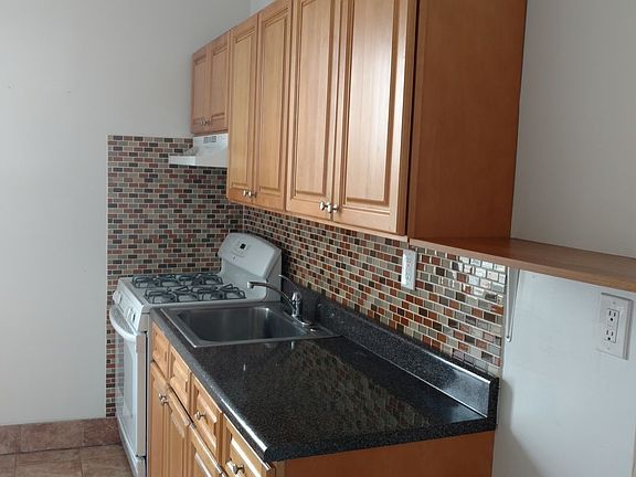 3rd image of 2570 37th St APT 4