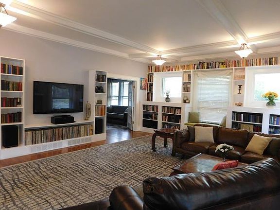 4th image of 1021 W Main St