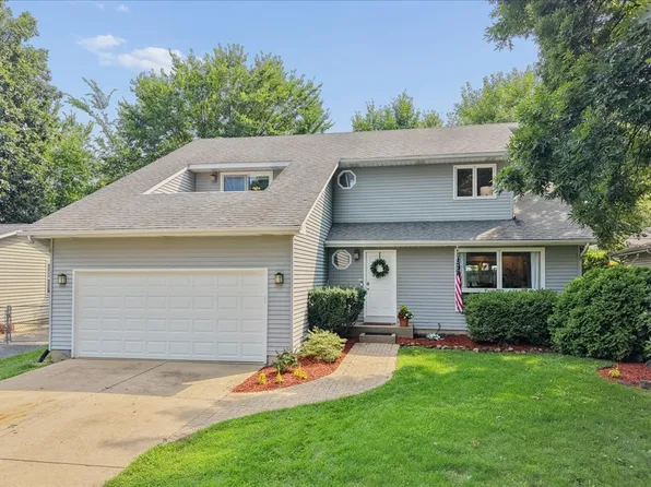 33202 N Woodland Ter, Grayslake, IL 60030
