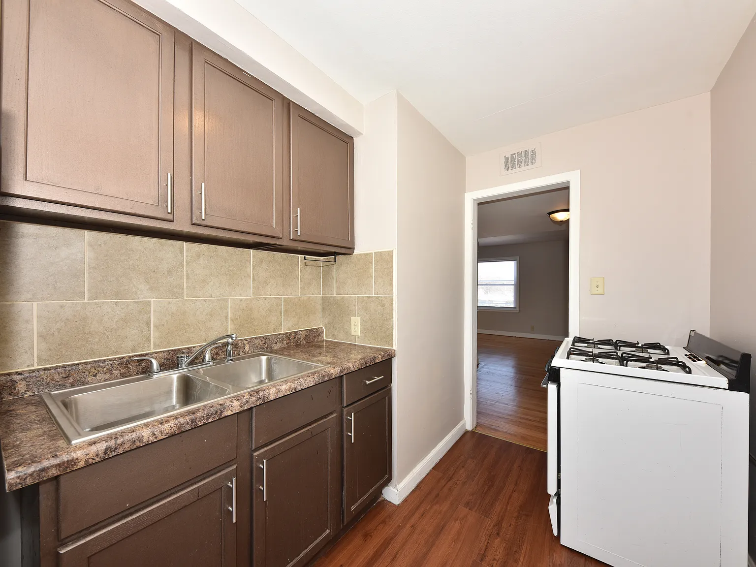1 bed, 650 sqft, $850 — Photo 2