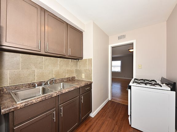 2nd image of 4065 N Sherman Blvd #4